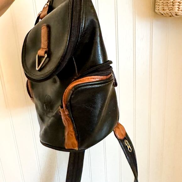 Belle Rose Leather Bucket Bag with Handle And Strap - Picture 9 of 13